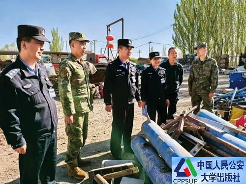 按住Ctrl键+鼠标滚轮缩放