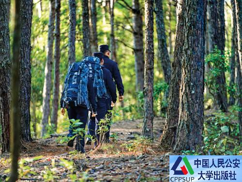 按住Ctrl键+鼠标滚轮缩放
