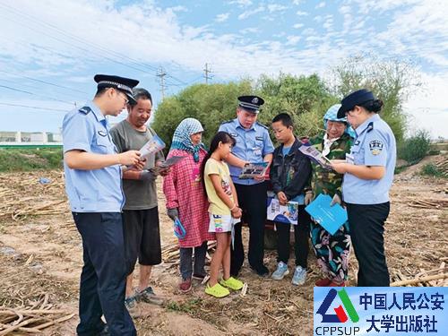 按住Ctrl键+鼠标滚轮缩放